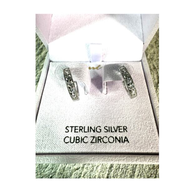 NIB Olivia And Jackson Sterling Silver Cubic Zirconia Hoop Huggie Earrings - Picture 2 of 8